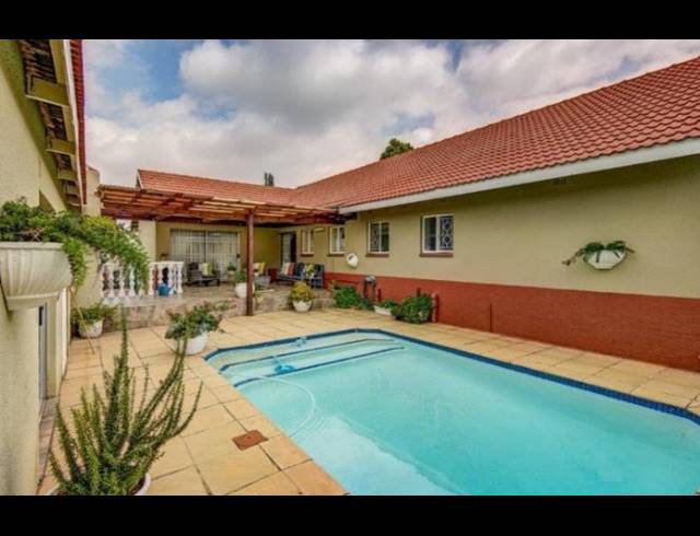 4 BEDROOM HOUSE FOR SALE IN KEMPTON PARK EXT 04